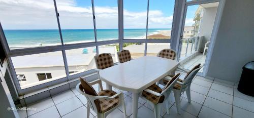 Ramsgate Beach Apartment | St Daniel 4 - Sleeps 6
