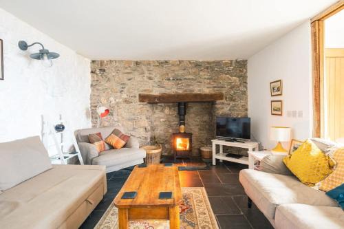 St Davids House | St Davids Hideaway with Roll-top Bath & Log Burner