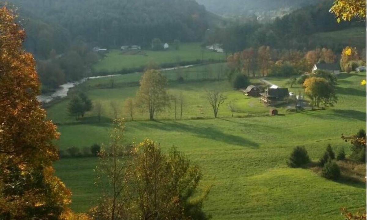 Sugar Grove Cabin | St Johns Ridge - Heart of Valle Crucis - Hot Tub- Firepit - River and Mountain Views