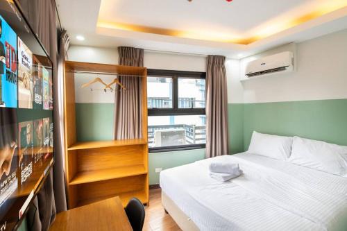 Downtown Apartment | St. Marvin Studio M605