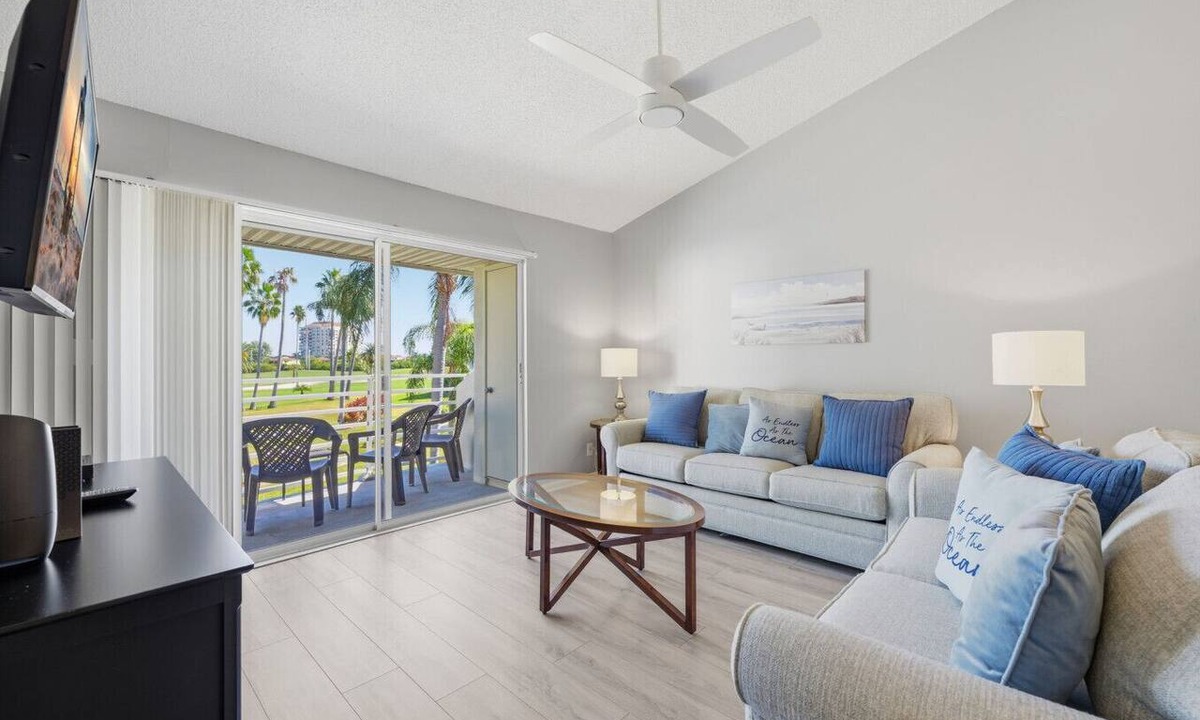 Isla del Sol Condo | St Pete Isla Vista Verde E 4-229 New Kitchen