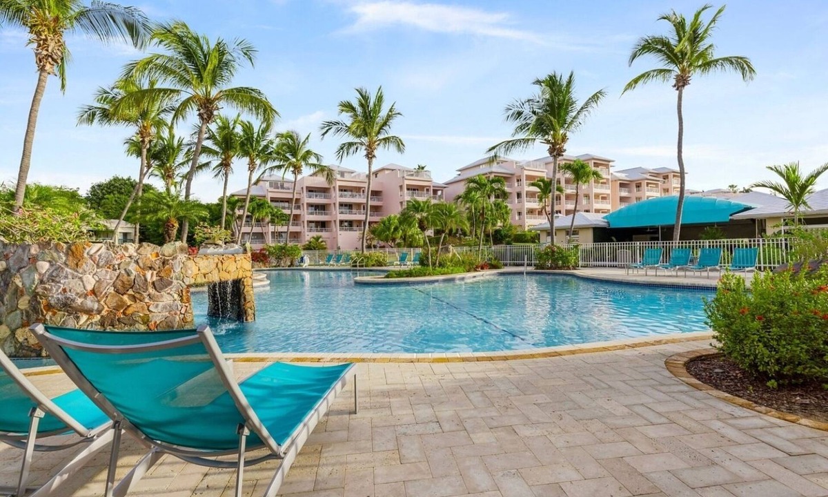 Nazareth Resort | St. Thomas | Relaxing Beach Retreat | Pool + Beach