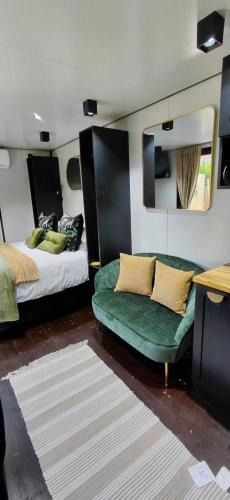 Hillcrest Apartment | Stacey's Mini Hideaway