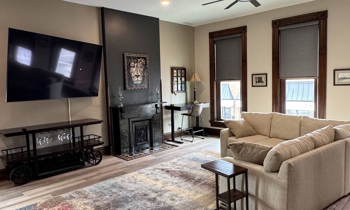 Babe Denny House | Stadium Stay #4 The Presidents Suite. Free Parking.