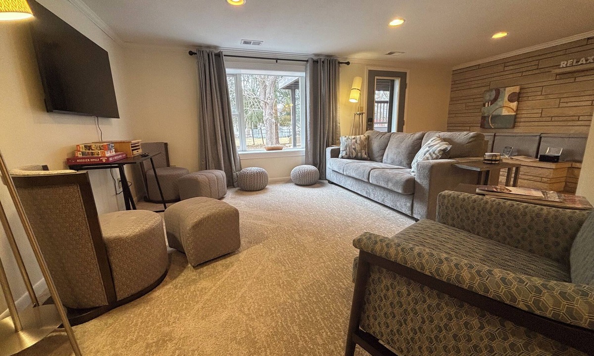 Bloomington House | Stadium Stroll Garden Level | Walk to Football| 2 BRs · 1 Bath · Sleeps 6