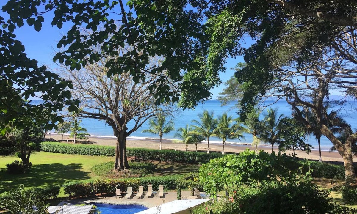 Playa Agujas House | "Stalley House" Beachfront, 6bd, Pool, Maid, Cook, SUV's, 7 Kayaks