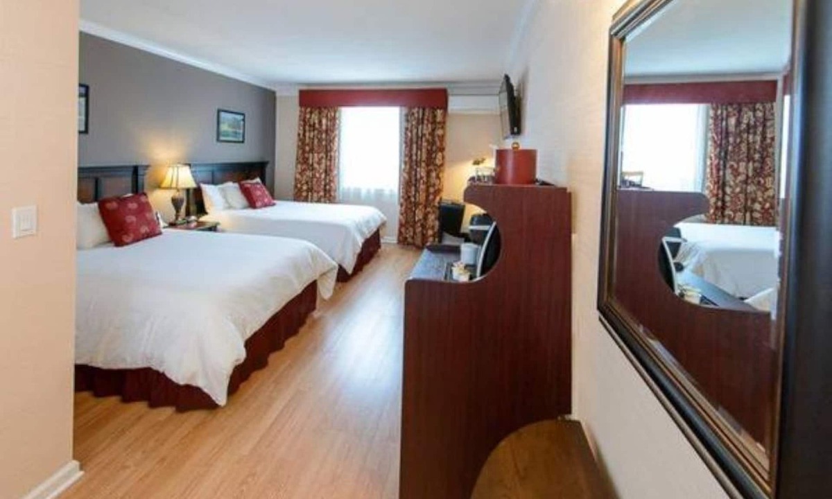 Norwalk Hotel | Standard 2 Queen Bedroom