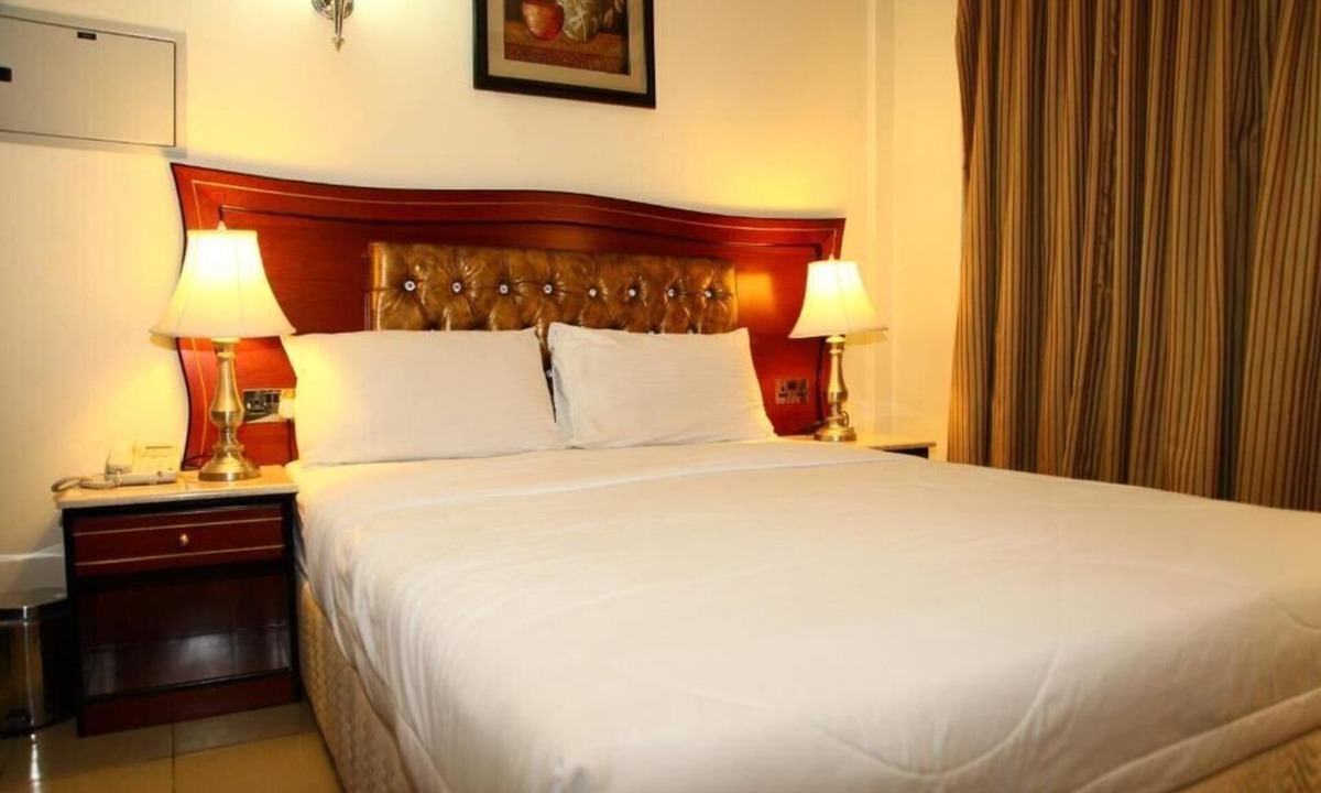 Al Muraqqabat Apartment | Standard King Or Twin Room Near Al Bassam Centre