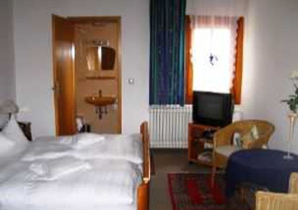 Laudenbach Cabin | Standard Room Two Beds No. 25 - Goldner Engel, Restaurant - Hotel - Butcher