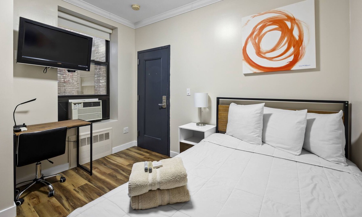 Bloomingdale Apartment | Standard Shared-Bath Hotel 99