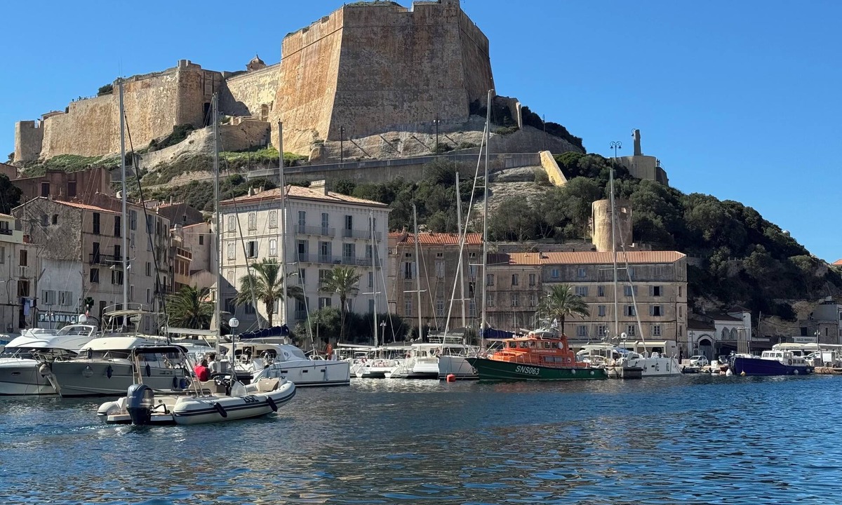 Bonifacio Apartment | STANDING APARTMENT TERRACES - A/C - PARKING - ON THE MARINA