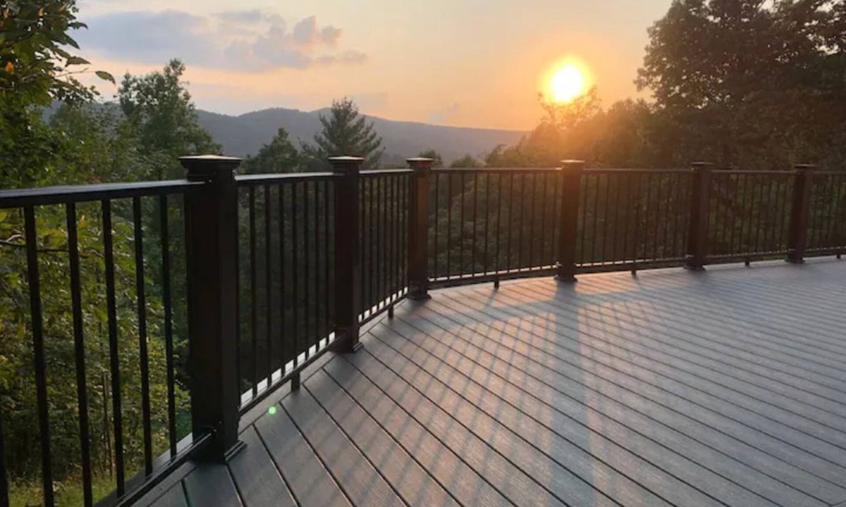 Stanley Cabin | Stanley Hollow - 60 Acres, Starlink Satellite WiFi, 2 miles of private hiking