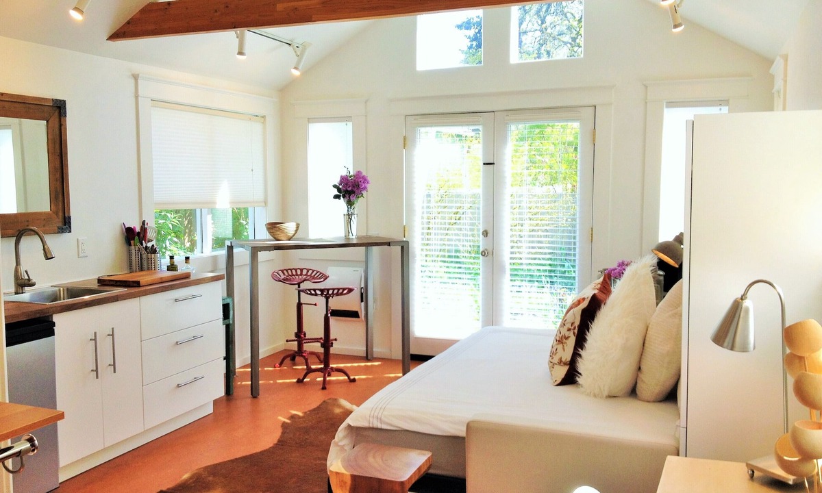 West Eugene House | Star Studio: A Private Garden Retreat in Downtown Eugene
