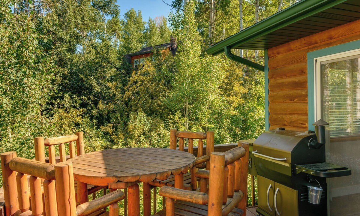 Star Valley Ranch Cabin | Star Valley Ranch Cabin Rental w/Private Hot Tub!