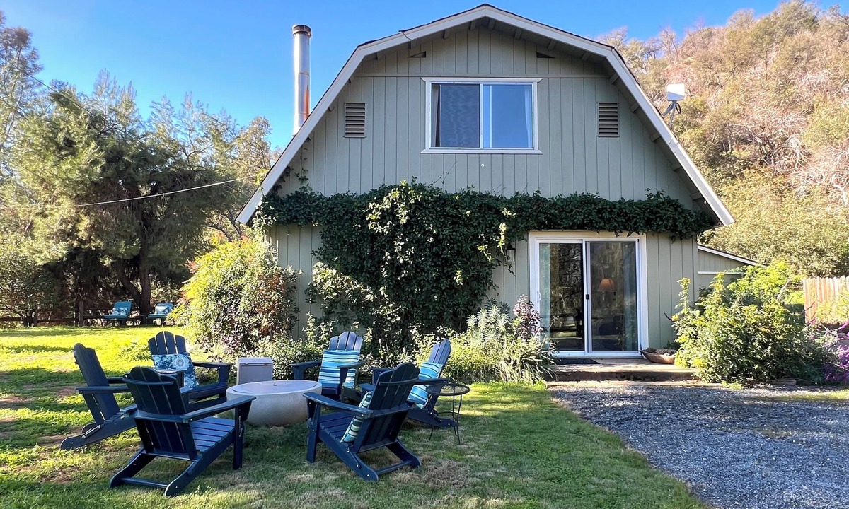 Squaw Valley Cottage | Stargazers’ Paradise - Charming Cottage Near Kings Canyon National Park