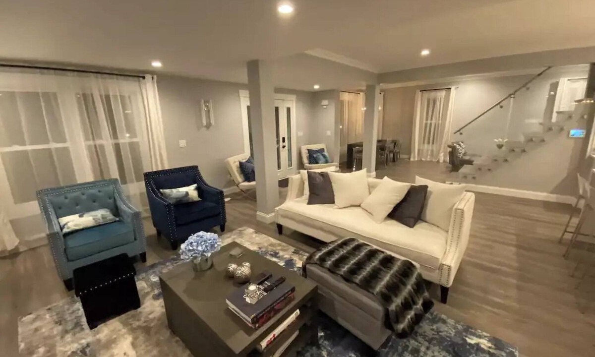 Williams Bay House | Starlake: A fully remodeled boutique style cottage