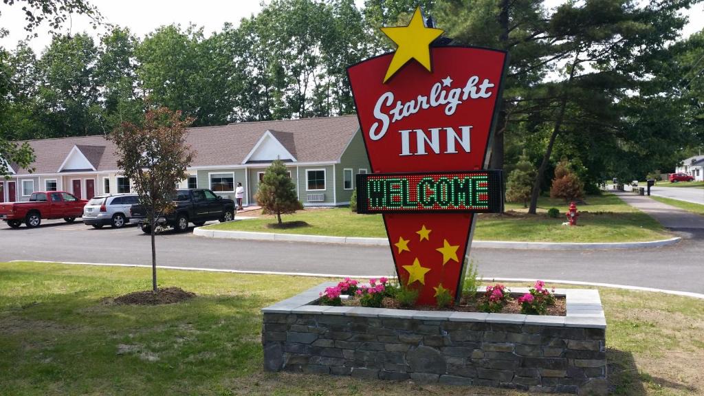 Malletts Bay Hotel | Starlight Inn