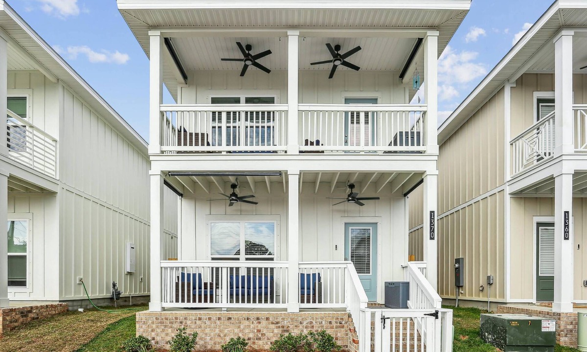 South Pensacola House | Starlight Place - Conveniently Located Newly Built Downtown Home - Off Street Parking - Dog Friendly