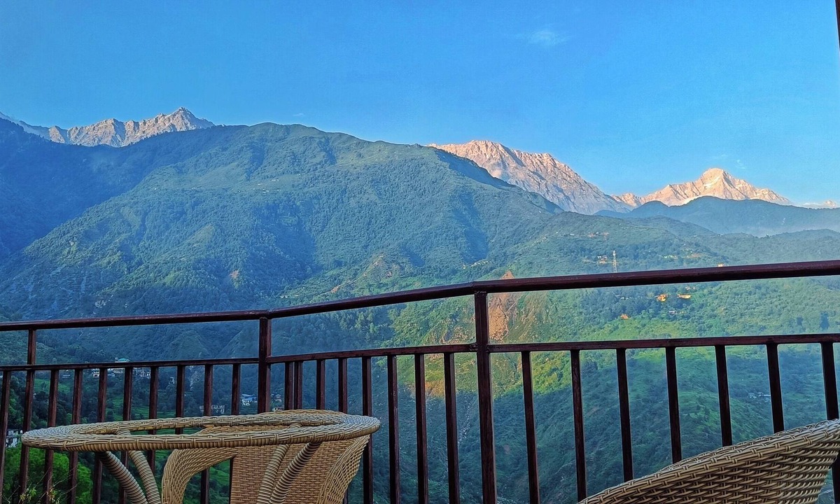 McLeod Ganj Cabin | Starlit Dome by Heaven's View B&B Mcleod Ganj 1st and only geodesic wooden dome.