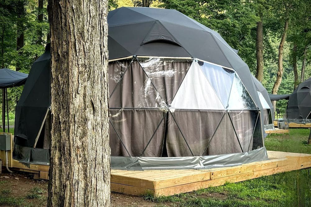 Gilboa Cabin | Starlit Geodesic Dome Haven Overlooking a Mountain River in New York’s Catskills