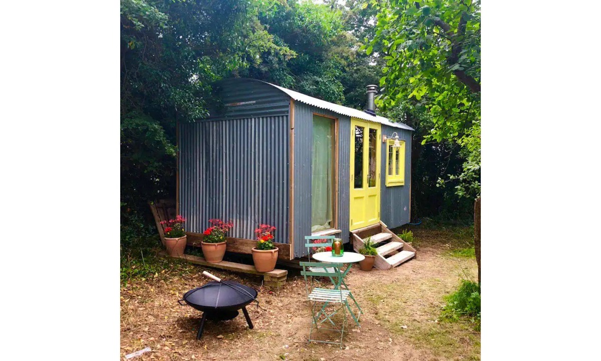 Lower Dicker Cabin | StarnashFarmhouse Cabin for Two