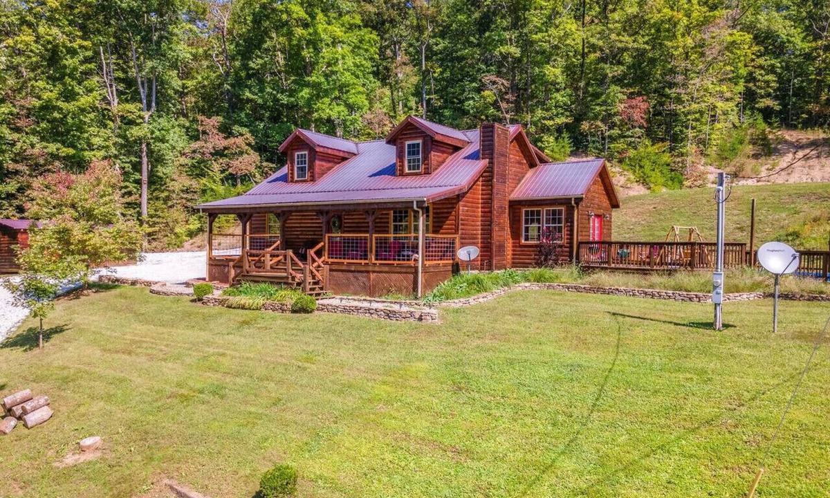 Means Cabin | Starry Mountain Night- Private Pool, Firepit, Pool Table, Playset