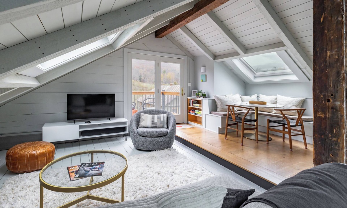 Reading House | Starry Nights at Comet Farm: A Scenic Haven Near Woodstock and Okemo
