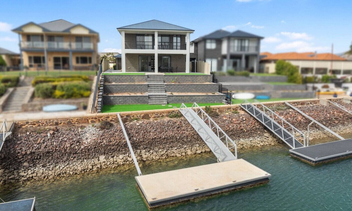 Wallaroo House | Stately Escape - Wallaroo Marina