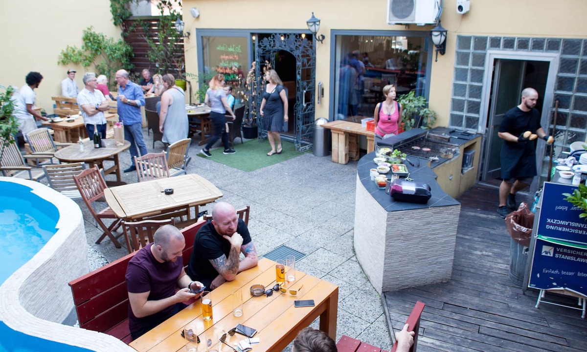 Altstadt-Nord Hostel | Station Hostel For Backpackers