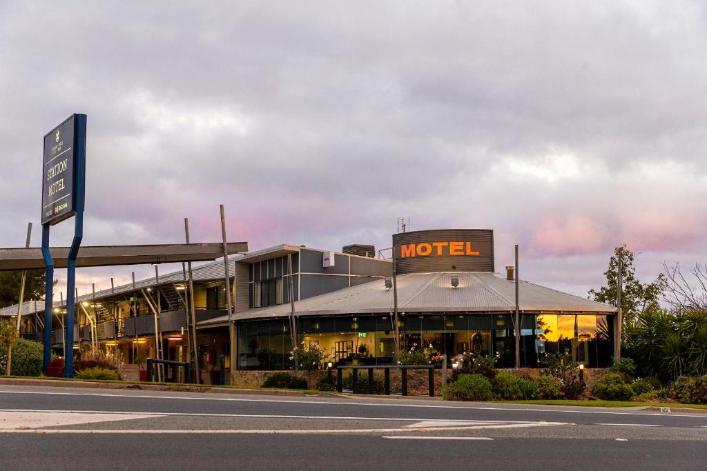 Parkes Hotel | Station Motel