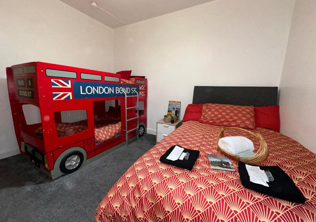 Lanark Apartment | Station Signature Apartment near Lanark