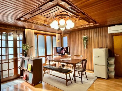 Sindaebang-dong Apartment | Stay 1988 Seoul 2BR Korean Home near Boramae Park