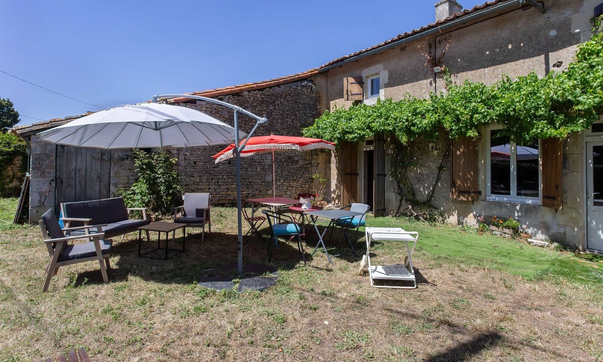 Champagne-le-Sec House | Stay at La Grange des Zarts: Renovated House, Wi-Fi, Parking, Between Nature and Culture