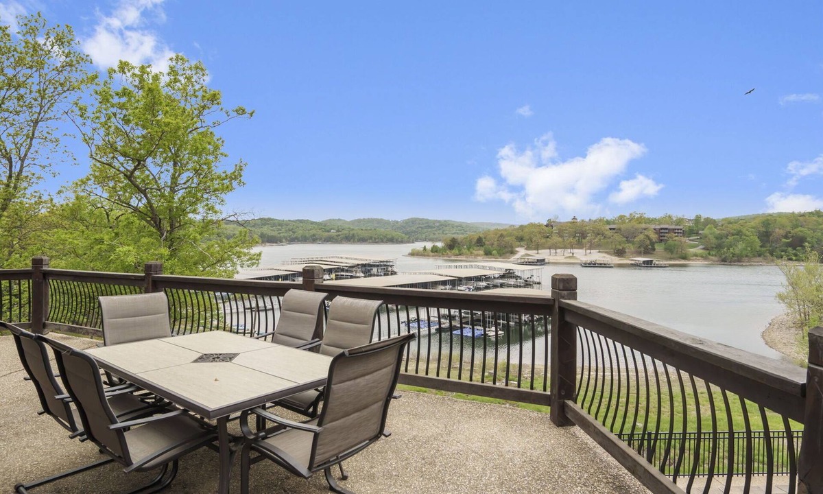 Indian Point Cabin | Stay at Lakefront Luxury! 2mi to Silver Dollar City Free Amenities, Hot Tub & Huge Pool