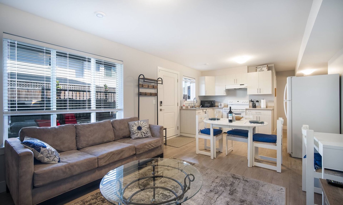 South Newton House | Stay at our comfy corner!