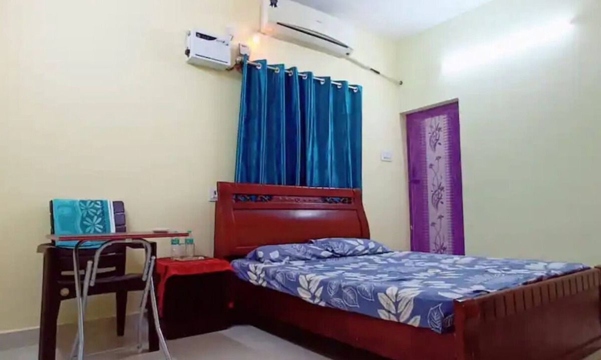 Chennai House | Stay Confident Cloud 9 Private AC room w Bathroom