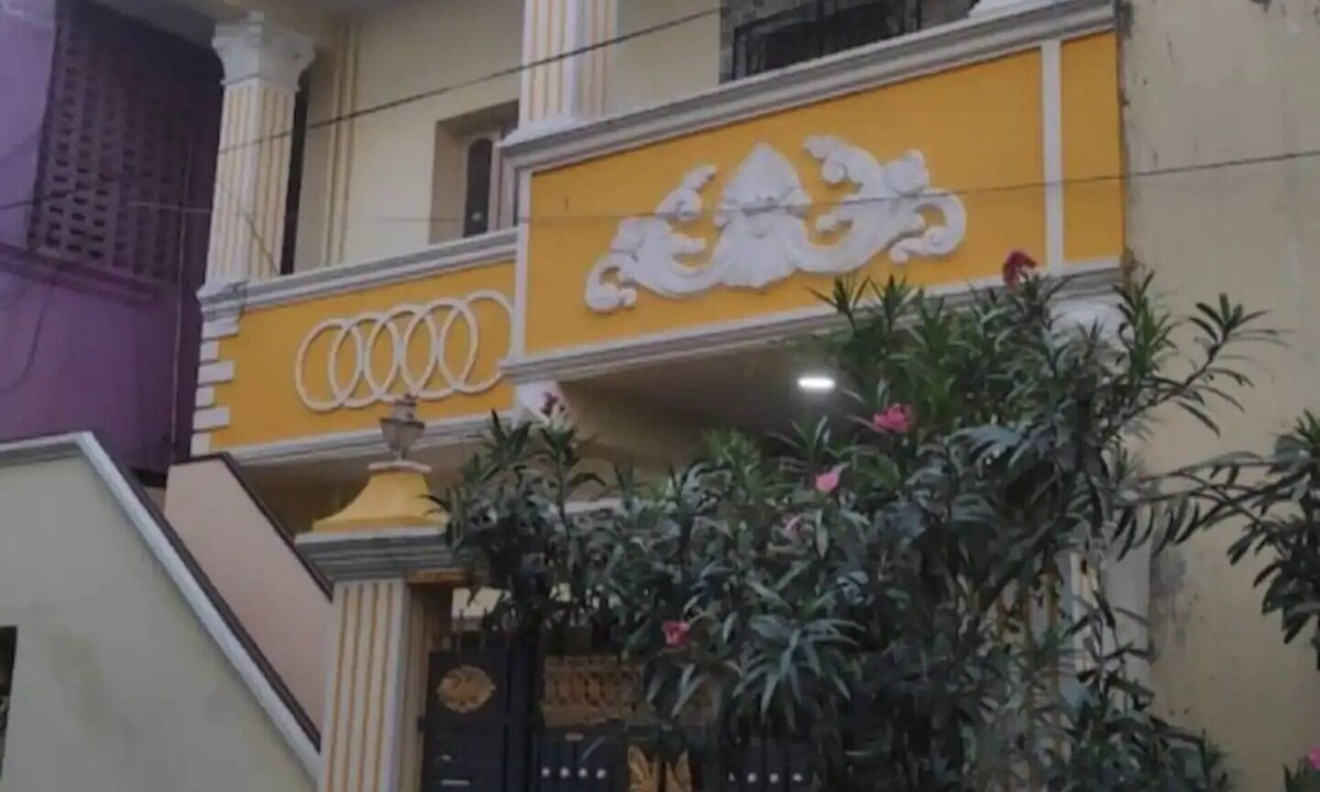 KK Nagar House | Stay Confident Home has 2 AC rooms with Kitchen