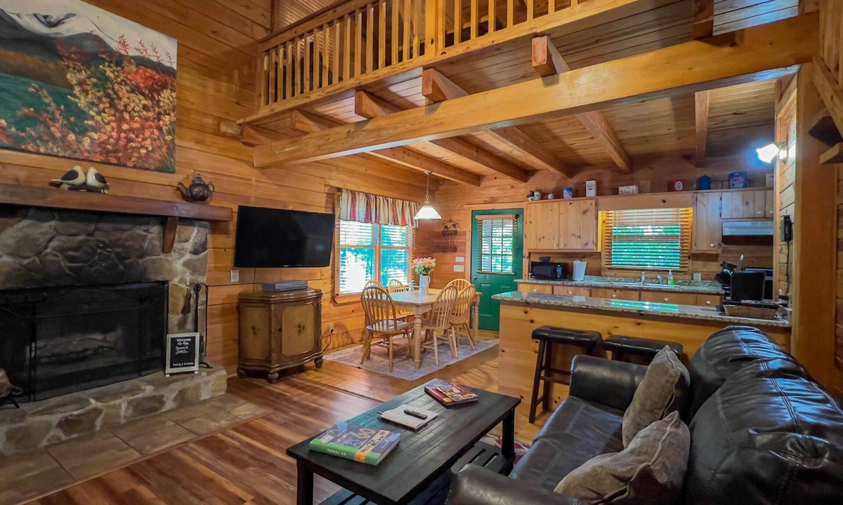 Warm Springs Cabin | Stay for July 4th at The Summit - Wifi and Hot Tub! - Callaway Gardens