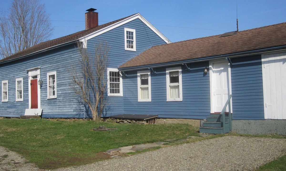 Jamestown House | Stay in an authentic 1823 post-and-beam framed Federal style rural farmhouse.