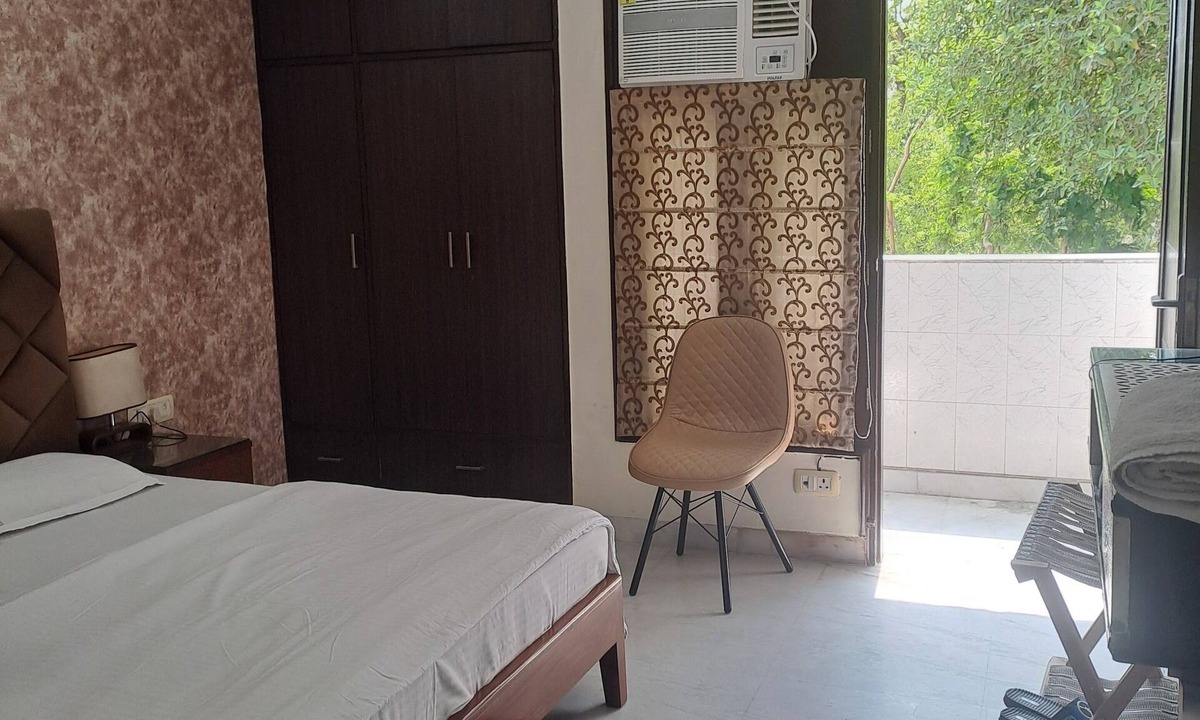 New Delhi Apartment | Stay in Posh Central Delhi near City Center ,family friendly,Private .