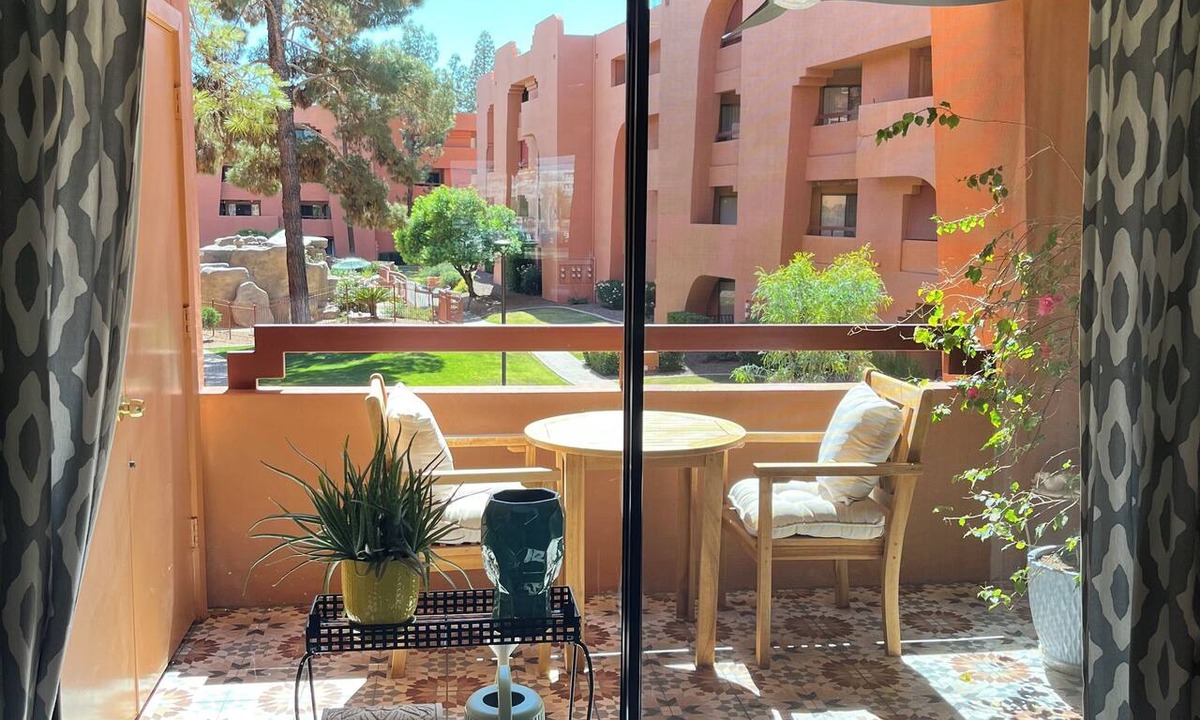Paradise Valley Village Condo | Stay in Paradise with Everything at your Fingertips!