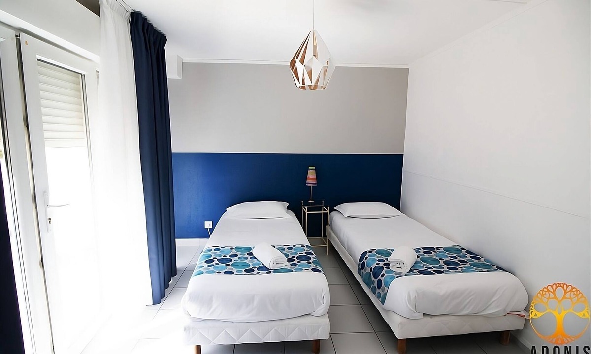 Six-Fours-les-Plages Hotel | Stay Near Sanary Harbor & Six-Fours Coastal Walks