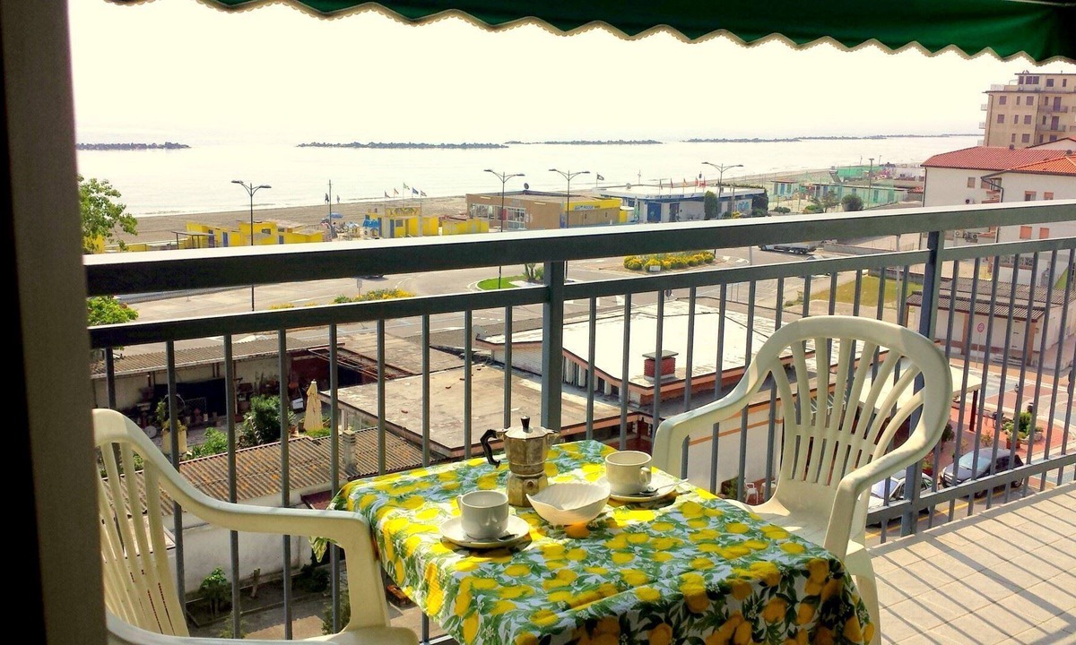 Lido di Pomposa Apartment | Stay on the beach! Large air-conditioned apartment with beautiful views