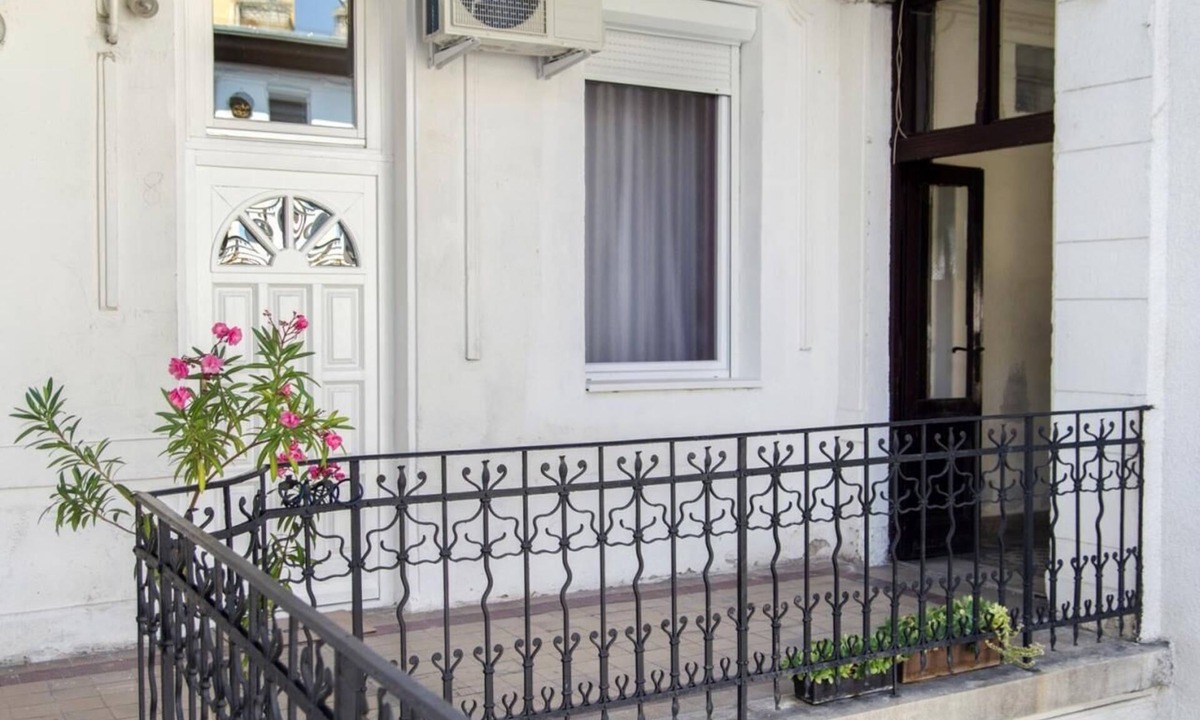 Terezvaros Apartment | Stay One Step From Opera Andr ssy avenue