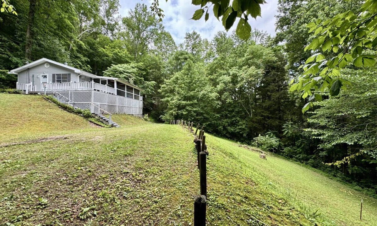 Jamestown House | Stay & Paddle River House + Free Kayaks