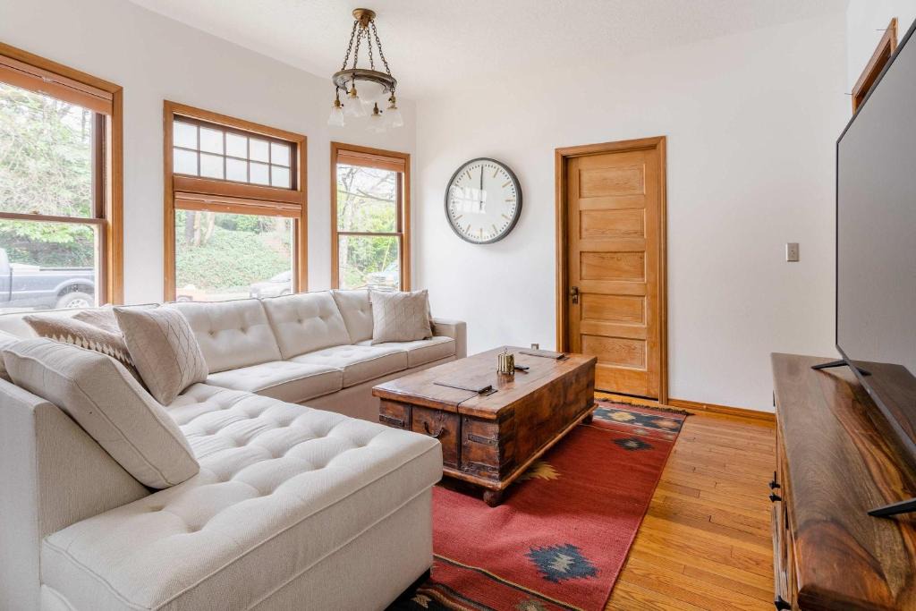 Goose Hollow House | Stay Portland - 3BR Craftsman - Vintage Charm - Great Location