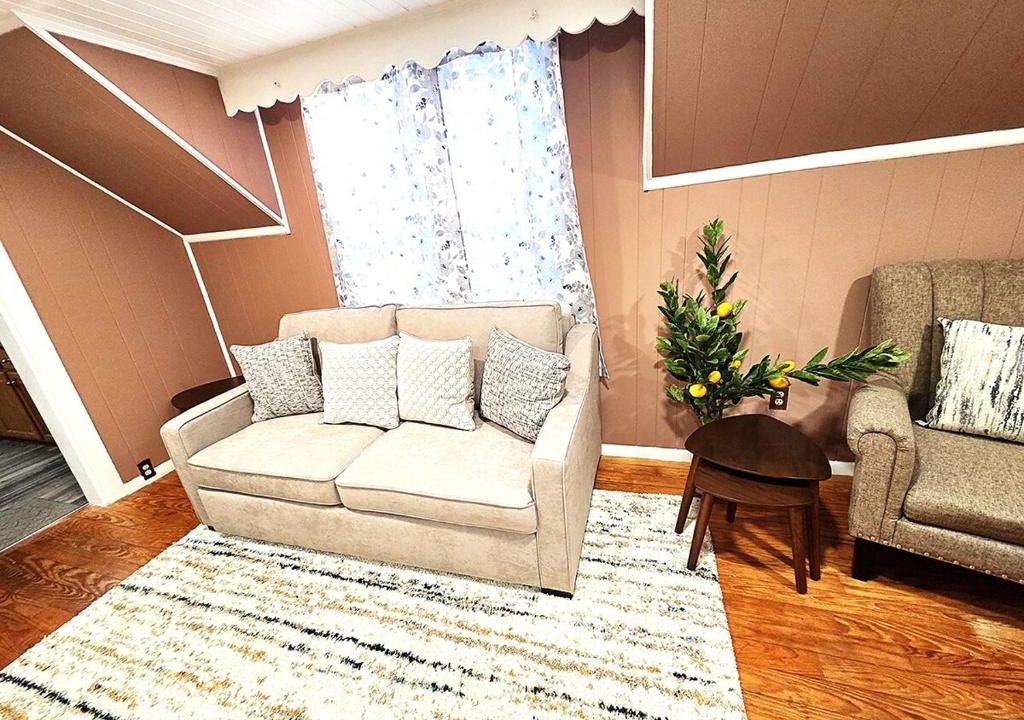 Stoughton Apartment | Stay Sleek - Quick Trip to Boston & Gillette Stadium
