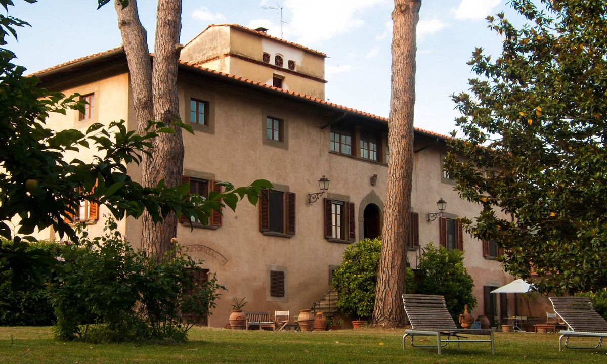 Avane Apartment | Stay, think and relax. Extended layout. 15' drive from Pisa, Lucca and the beach
