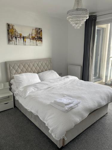 Peterborough House | Stay with Chackson