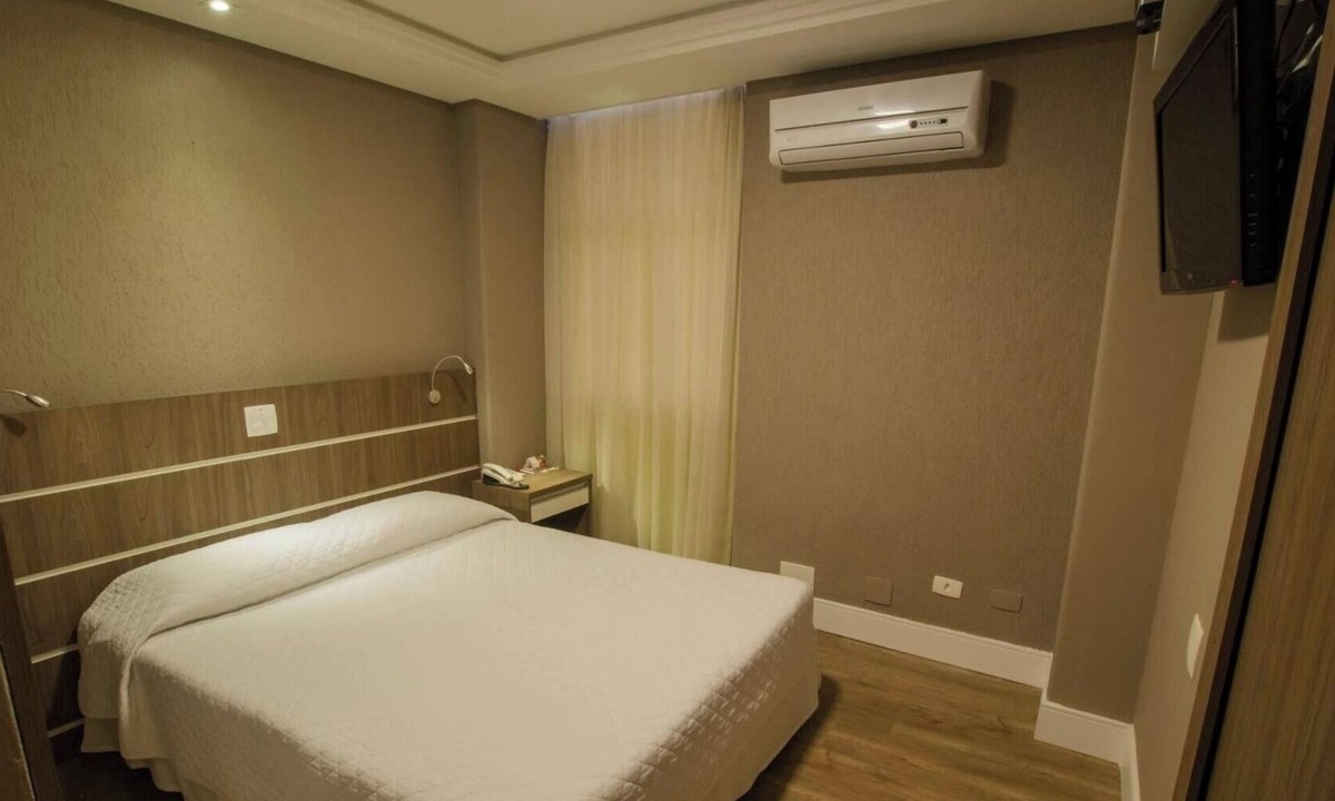 Civic Center Hotel | Stay Without Barriers: Perfect Master Suite Retreat in Civic Center Curitiba